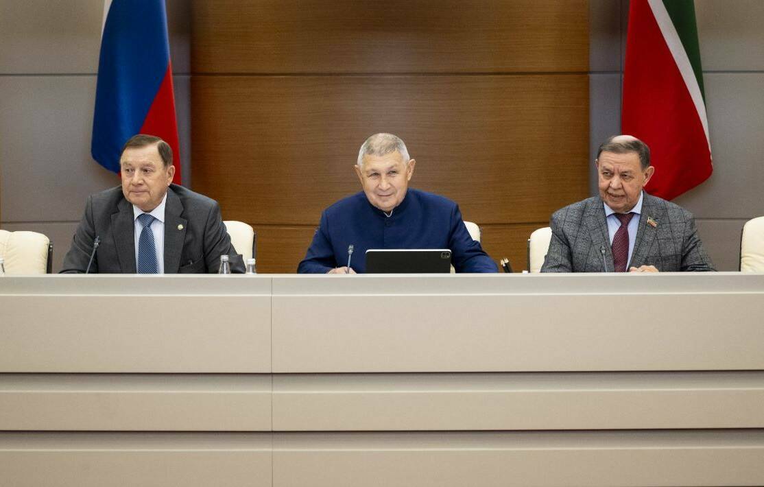Сегодня Академия наук Республики Татарстан отмечает свое 35-летие. О том, как это все началось и что удалось сделать за этот период, рассказали три президента академии. Подробнее – в материале «Миллиард.Татар».