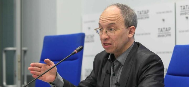 В рамках лектория «Миллиард.Татар» с докладом об истории старотатарского языка и иске имля выступил кандидат исторических наук Ильяс Альфредович Мустакимов. Предлагаем вниманию наших читателей расшифровку лекции. 