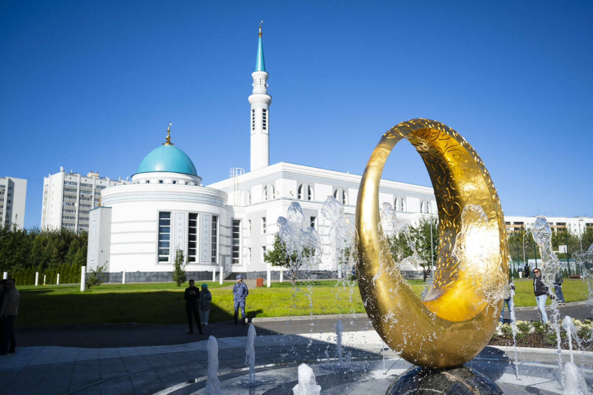 В Казани открыли инклюзивный центр «Ярдэм» с бассейном для инвалидов-колясочников и фонтаном «Лунный сад»